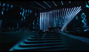 Elton John al piano