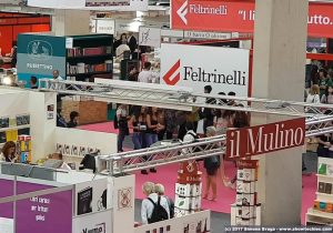 Stand Feltrinelli e Il Mulino