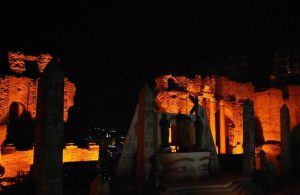 Aida a Taormina fondale