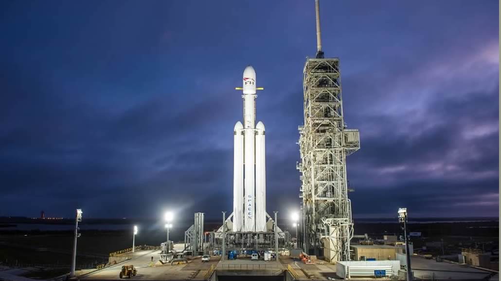 Falcon Heavy su rampa Cape Canaveral