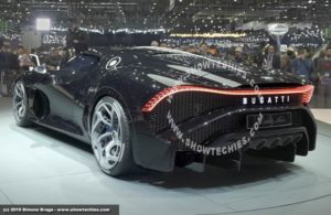 La voiture noire Bugatti bagagliaio e fari