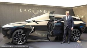 Andy Palmer con LAGONDA All-Terrain Concept a Ginevra 2019