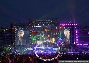 Pannelli LED in movimento su ledwall Start Tour