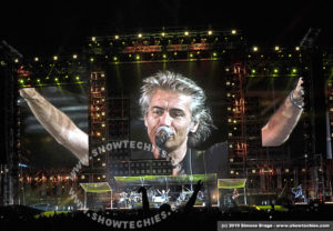 Ligabue su Ledwall a Torino Start Tour