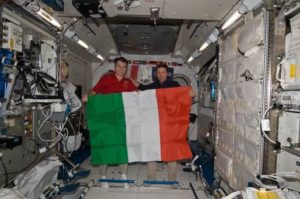 La bandiera italiana a bordo dell'ISS