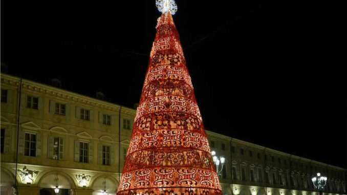 Come illuminare un albero di Natale