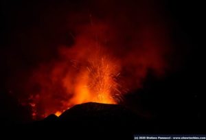 I lapilli del Vulcano: luce primordiale di nuova vita