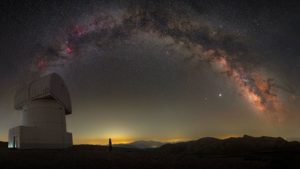 La Via Lattea vista dall’osservatorio Helmos in Grecia.