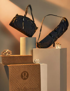 lululemon tappetino da yoga intrecciato, borsa e borsone capsule collection Mylo