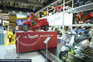 Vespa Elettrica stand Eicma 2021