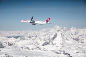 Swiss AeroShark Boeing in volo sulle Alpi