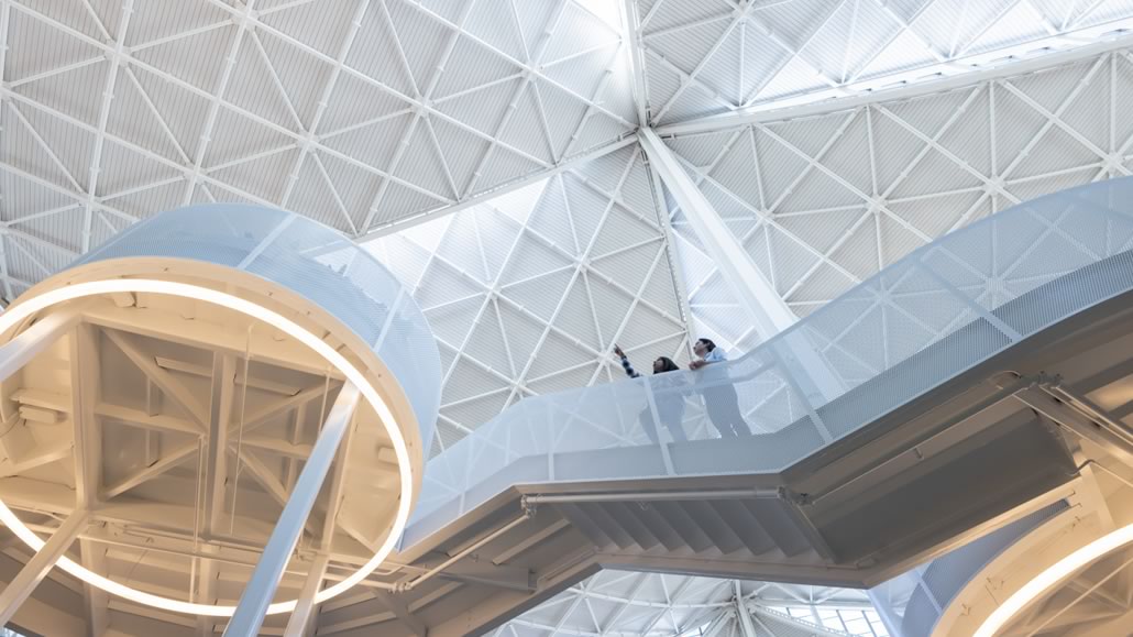 Rampe di scale all'interno del Campus di Google Bay View