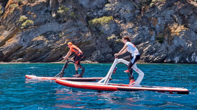 Red Shark Bikes pedalare su una tavola SUP