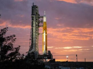 Space Launch System (Sls) navicella Orion sulla rampa di lancio del Kennedy Space Center
