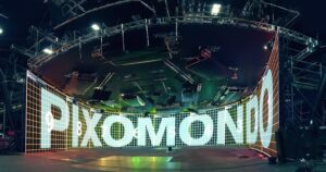 Pixomondo logo su schermo curvo