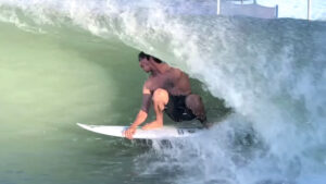 Tunnel al Surf Ranch di Kelly Slater