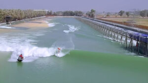 Surf Ranch surfista e moto d'acqua