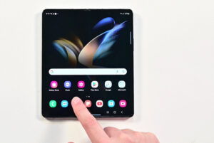 Galaxy Fold4 taskbar