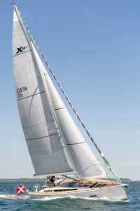 X-Yachts X4⁹E propulsione elettrica e vele