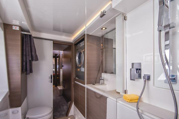 Leopard 42 bagno cabine