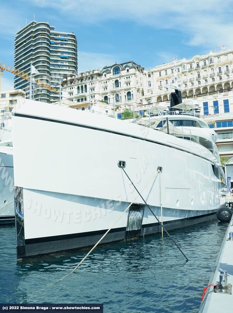 Benetti Triumph in porto durante il Monaco Yacht Show 2022