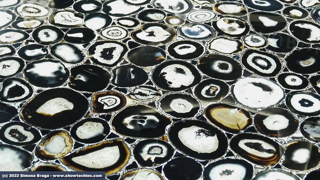 Taurini Pianeta Gemme pavimento a mosaico con sezioni di agata retroilluminata