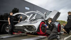 Mercedes-AMG ONE record 2022 meccanici preparazione auto