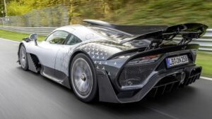 Mercedes-AMG ONE record 2022 vista posteriore