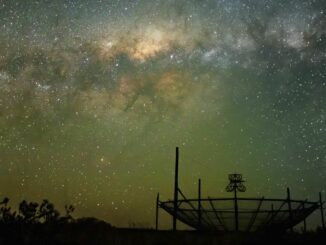 La Via Lattea sopra l’array di radiotelescopi HERA