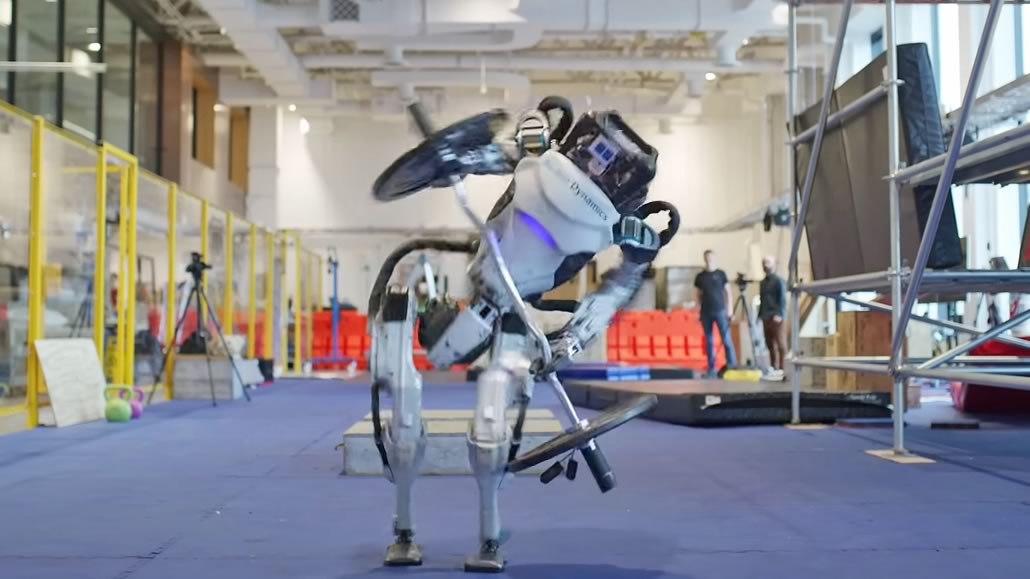 Atlas Boston Dynamics non riequilibra Il bilanciere e cade