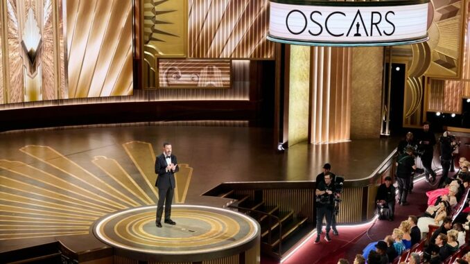 Oscar 2023 Jimmy Kimmel presentatore sul palco