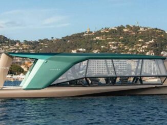 The Icon BMW e Tyde in navigazione nella baia di Cannes