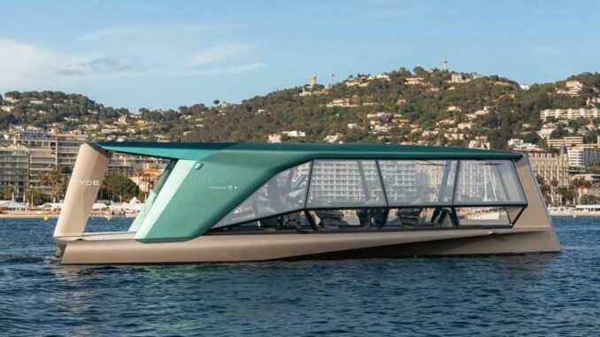 The Icon BMW e Tyde in navigazione nella baia di Cannes