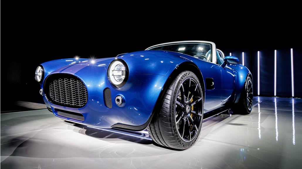 AC Cobra GT Rodaster presentazione vista frontale