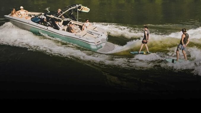 MasterCraft barca con scia