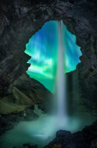 Aurora boreale in una grotta