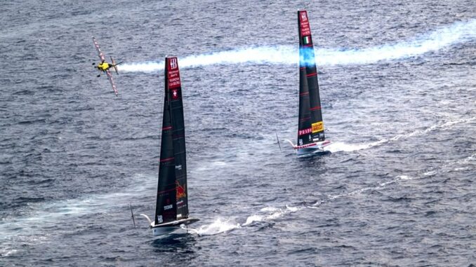 Acrobazia di Dario Costa fra Luna Rossa ed Alinghi