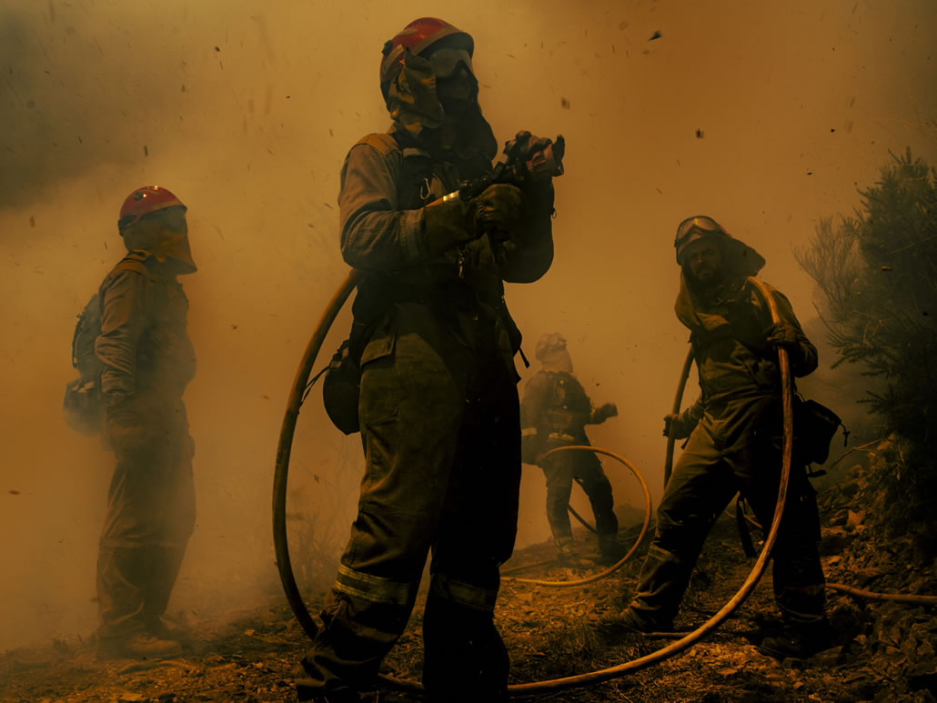 Fuoco e ceneri. incendio nella serra di O Courel in Galizia