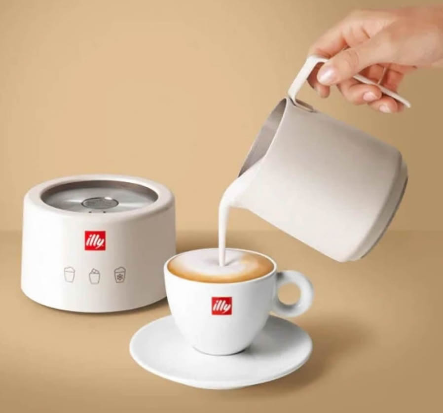 Illy tazza con cappuccino con schiumatore Illy