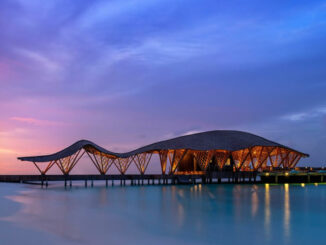 Ristorante e bar sull'acqua Yakitori alle Maldive di Atelier Nomadic