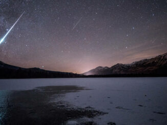 Sciame di Geminidi in un paesaggio notturno invernale. Foto del giorno 17/12/2018 di Jack Fusco APOD NASA