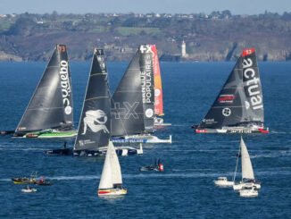 Momento della partenza nel porto di Brest con i 5 trimarani della classe Ultim partecipanti alla Arkea Ultim Challenge – Brest