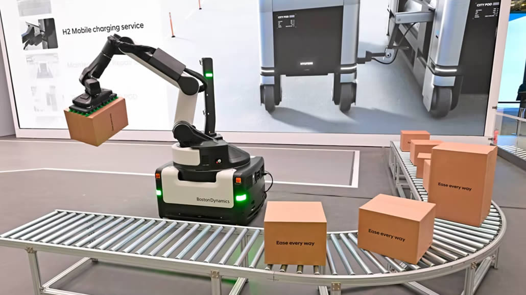 Stretch robot logistico per scaricare merciHyundai sviluppo delle tecnologie dell’idrogeno