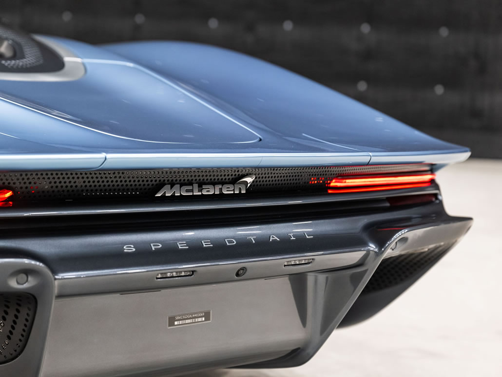 McLaren Speedtail 2020 dettaglio coda con Logo McLaren