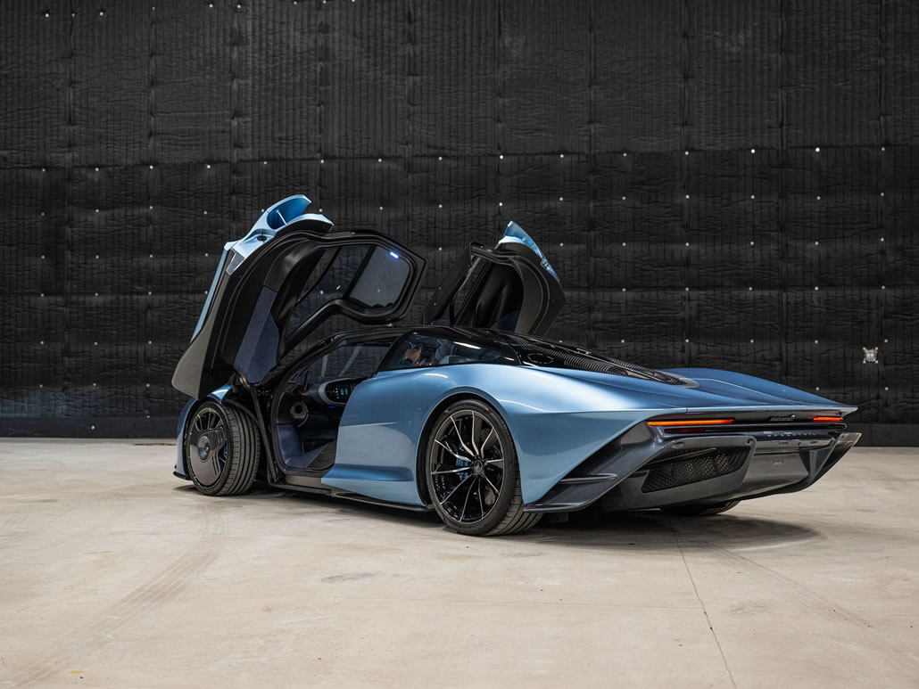 McLaren Speedtail 2020 con portiere aperte