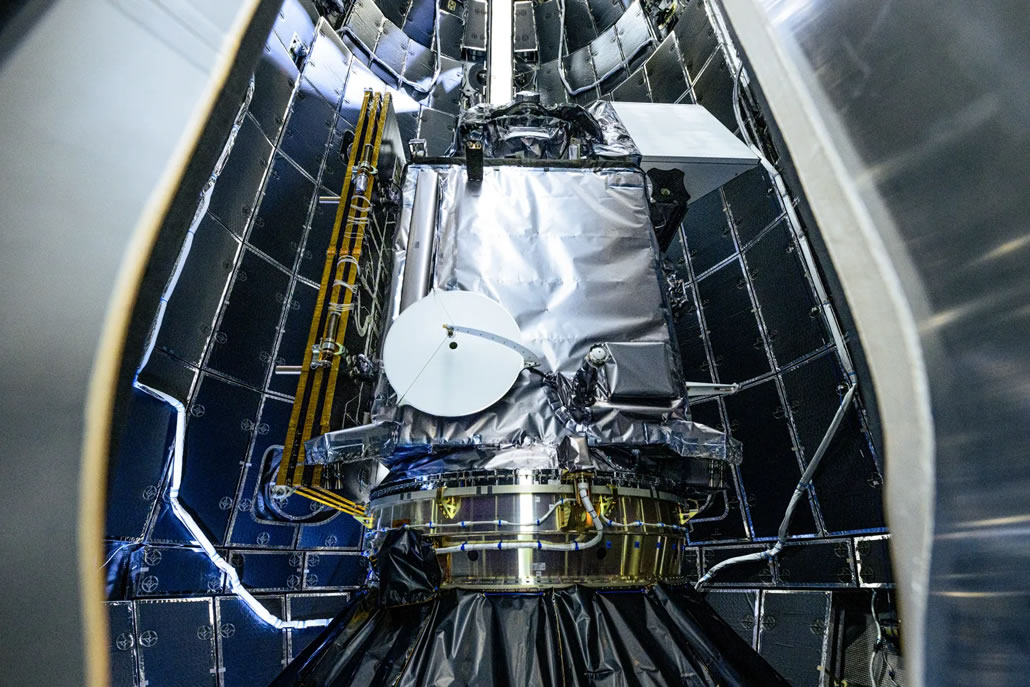 Satellite incapsulate nel razzo Falcon 9 di SpaceX