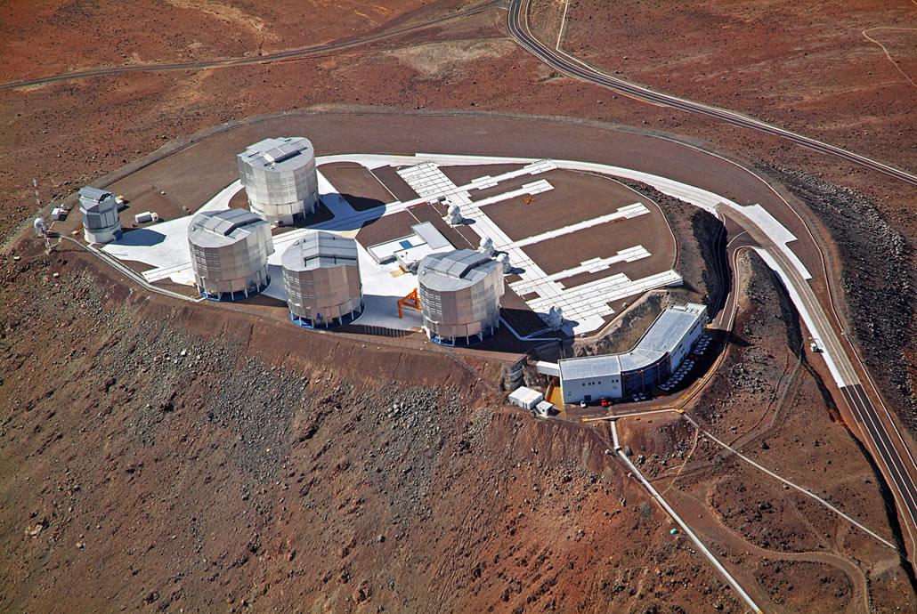 Veduta aerea del Very Large Telescope (VLT) dell'ESO, in cima al Cerro Paranal, nel deserto cileno di Atacama.