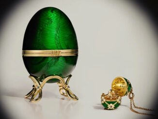 Fabergé x 007 Edizione Limitata Oro giallo e smalto Guilloché verde – uovo e medaglione