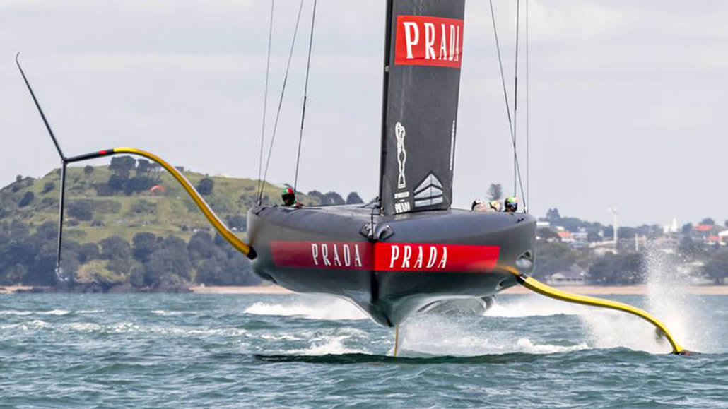 Luna Rossa 2023 si solleva sui foil