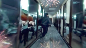 Protagonista maschile corre lungo corridoio fuochi d'artificio e lei riflessa pareti - Sora Open AI Video The hardest part